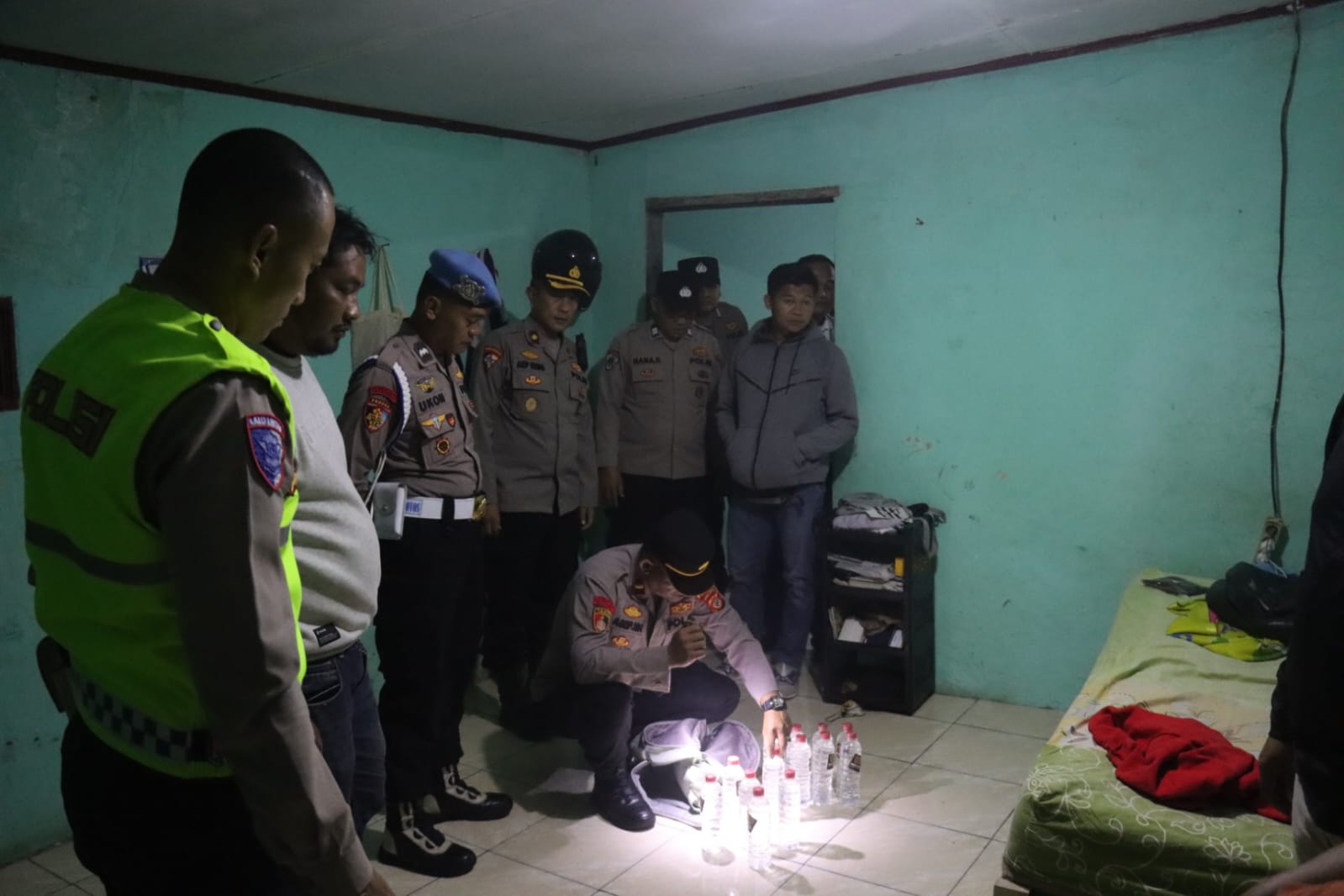 Polres Ciamis Tingkatkan KRYD, Amankan 13 Botol Miras dan Cegah Gangguan Kamtibmas