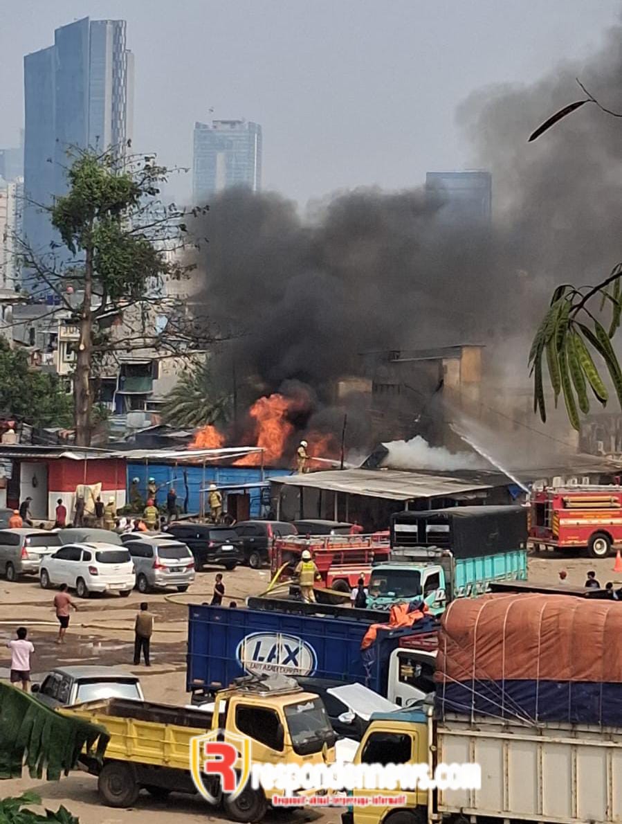 Kebakaran Hanguskan Rumah dan Lapak Barang Bekas di Jati Bunder Tanah Abang, Kerugian Capai Ratusan Juta