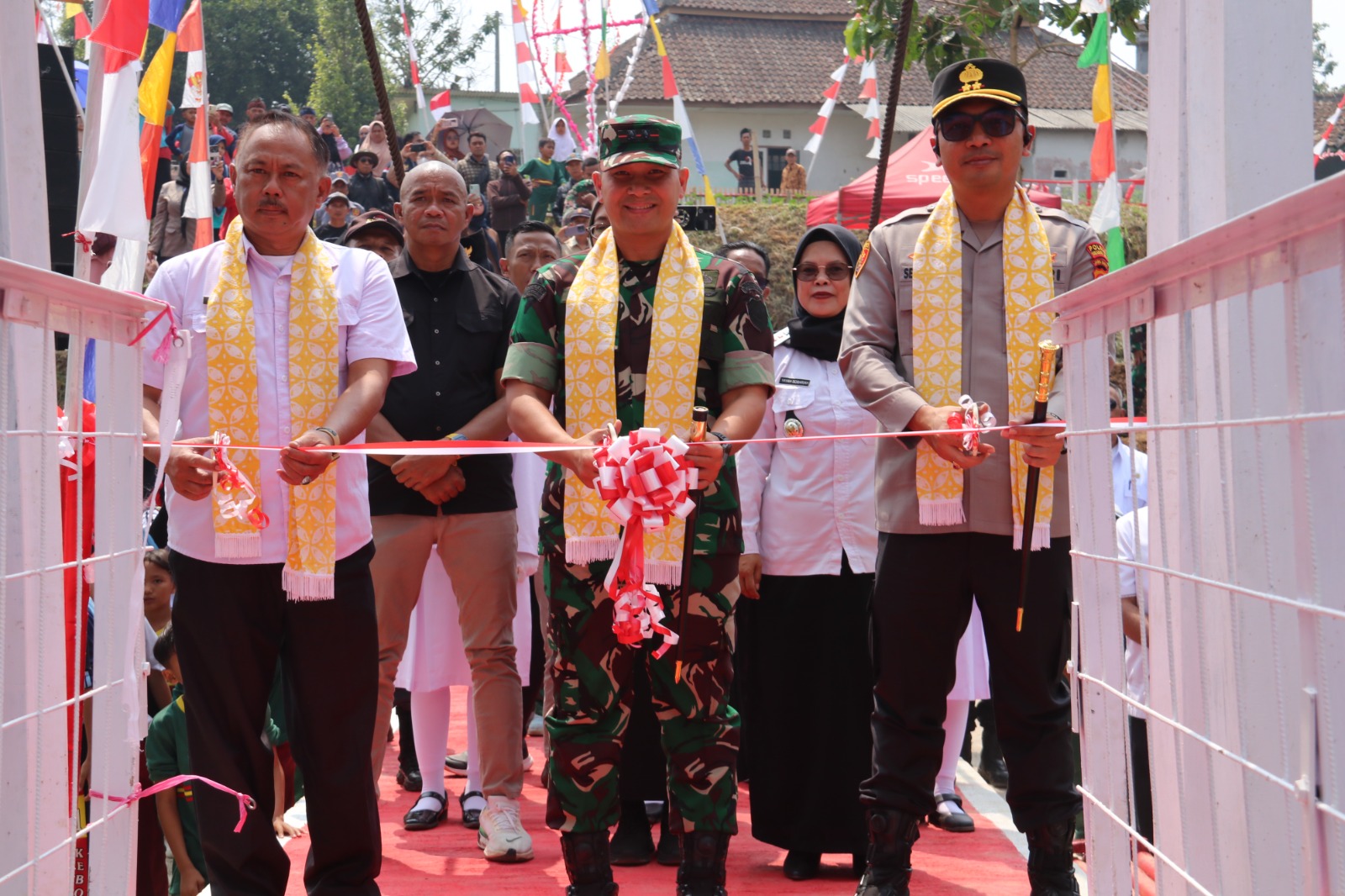 Dandim 0607 Resmikan Jembatan Garuda Ariadipa, Bukti Nyata Gotong Royong Warga Sukabumi