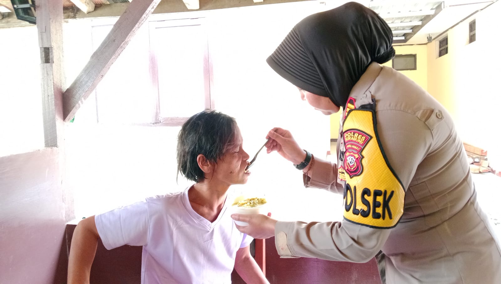 Kapolsek Simpenan Rawat Langsung Wanita diduga Gangguan Jiwa, Ubah Pandangan Masyarakat
