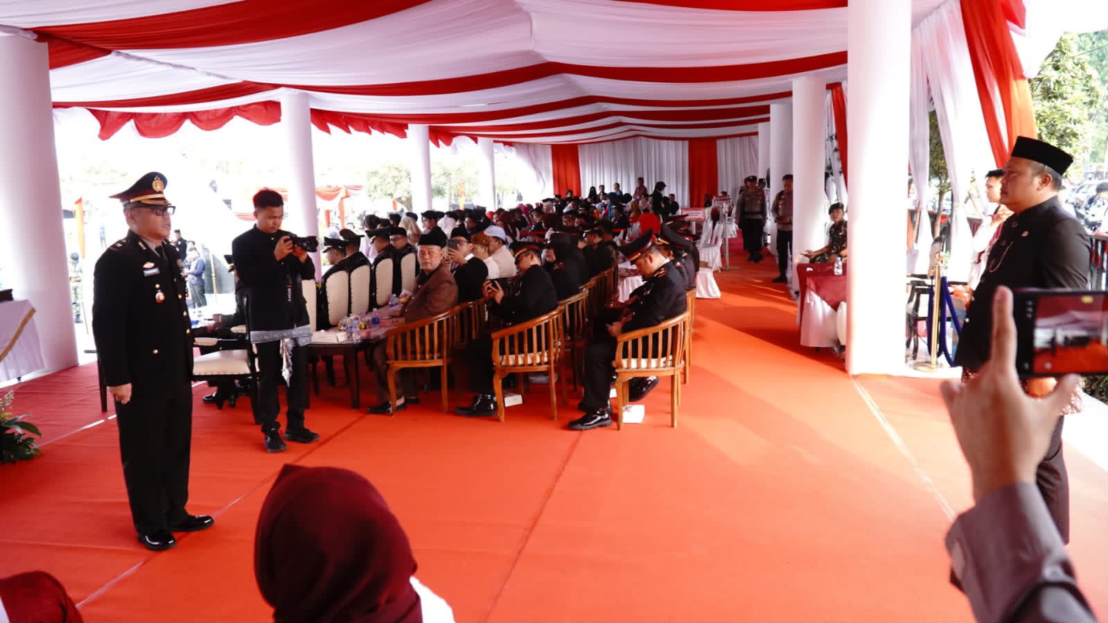 Enam Tahun Berturut-turut, AKP Hasanuddin Bahar Kembali Jadi Komandan Upacara Bendera HUT ke-81 RI di Karawang