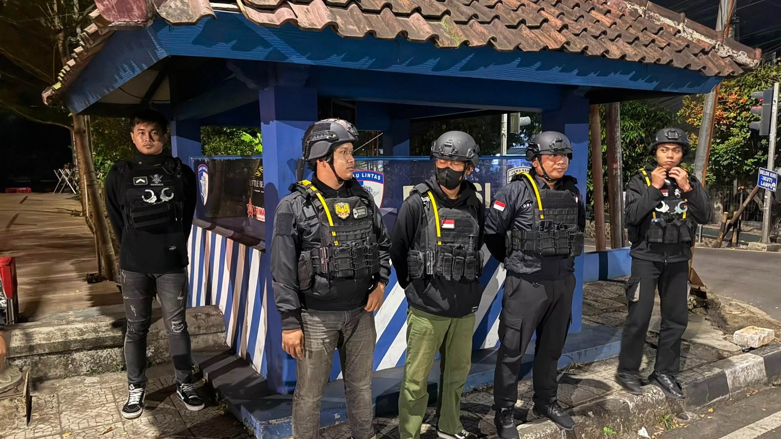 Polsek Cihaurbeuti Hadir dalam Botram Salembur, Perkuat Sinergi dan Kebersamaan Warga Desa Cijulang