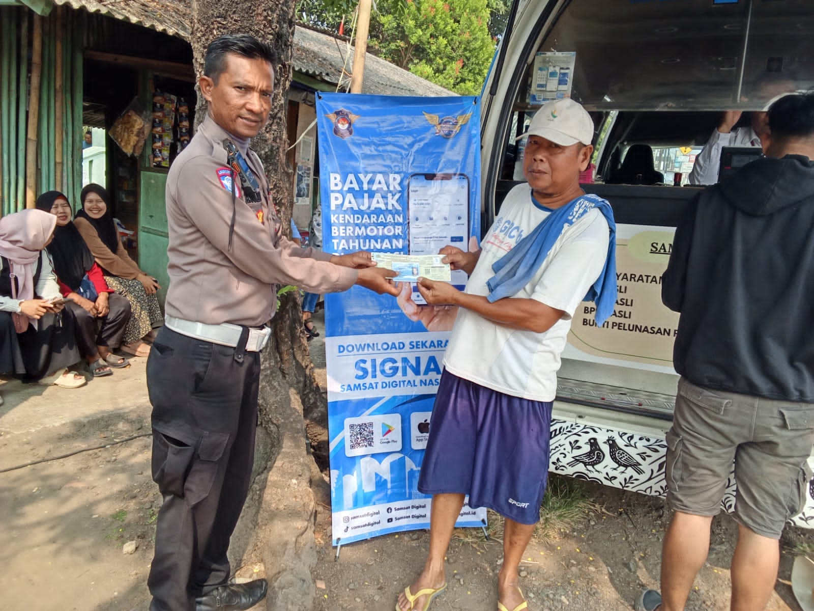 Satlantas Polresta Karawang Hadirkan Kemudahan Bayar Pajak Kendaraan untuk Warga, Melalui Gerai Samsat Keliling
