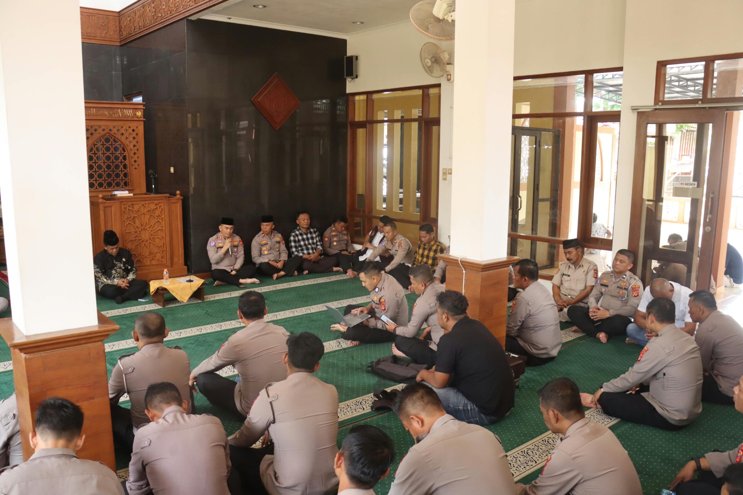 Polres Ciamis Perkuat Integritas Personel melalui Binrohtal, Tanamkan Nilai Ibadah, Kepedulian dan Keamanan