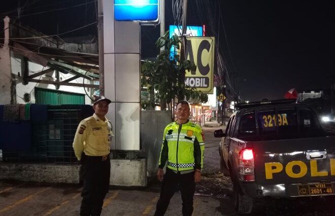 Polsek Klari Perkuat Pengamanan di Kantor Bank BJB Desa Duren Pada Malam Hari