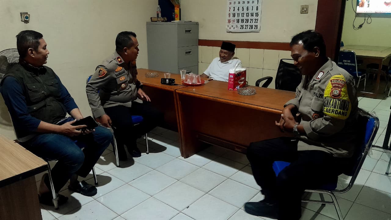 Sambangi Warga RW 06 Serdang, Kapolsek Kemayoran Perkuat Komunikasi untuk Jaga Kamtibmas