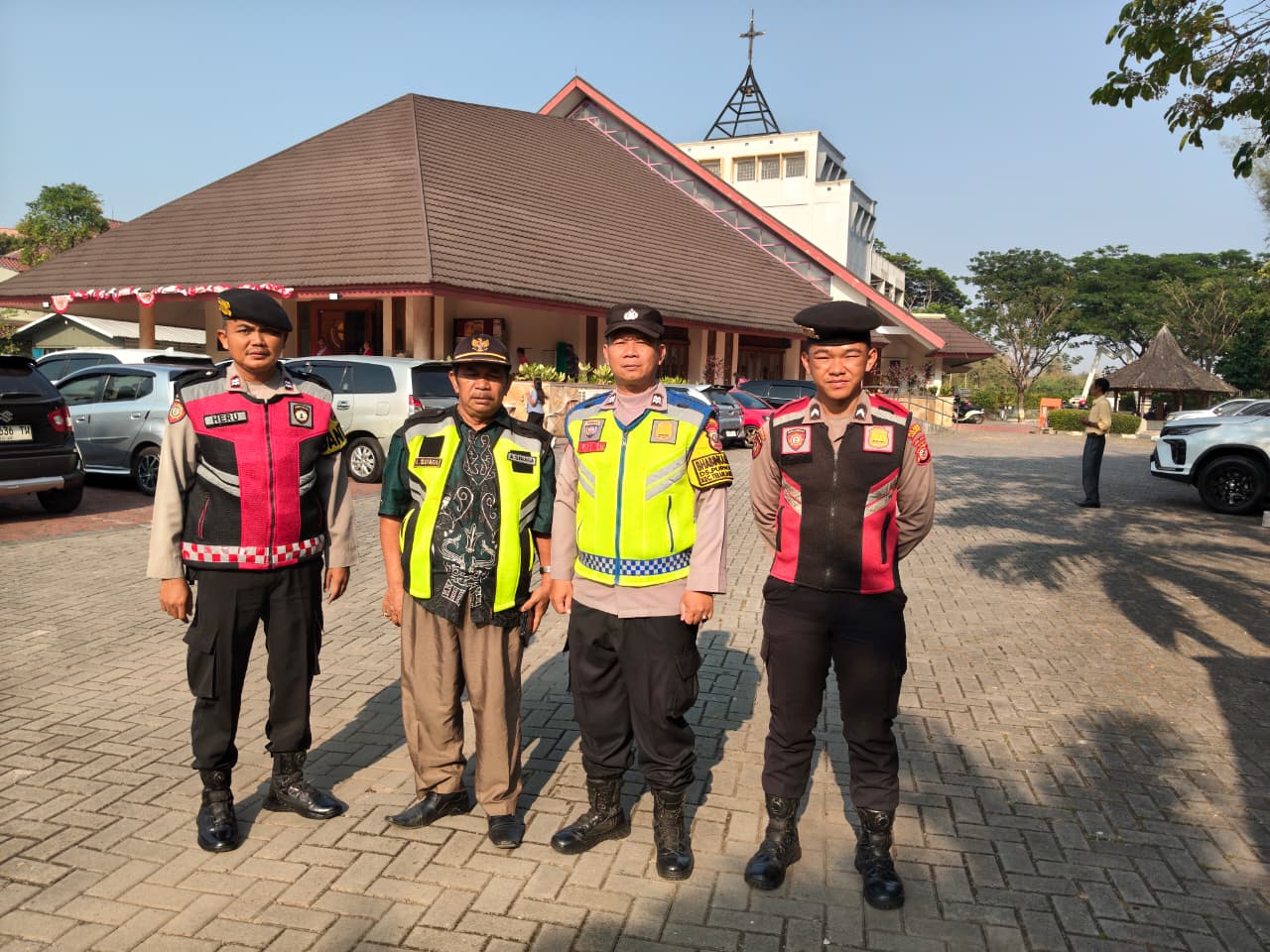 Jaga Harkamtibmas, Polisi di Telukjambe Timur Laksanakan Monitoring PAM Kebaktian Minggu di Sejumlah Gereja