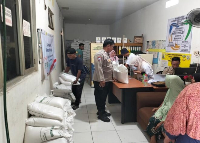 Personel Polisi di Telukjambe Laksanakan Patroli Dialogis, Ajak Mitra Keamanan untuk Jaga Kamtibmas di Graha KIIC