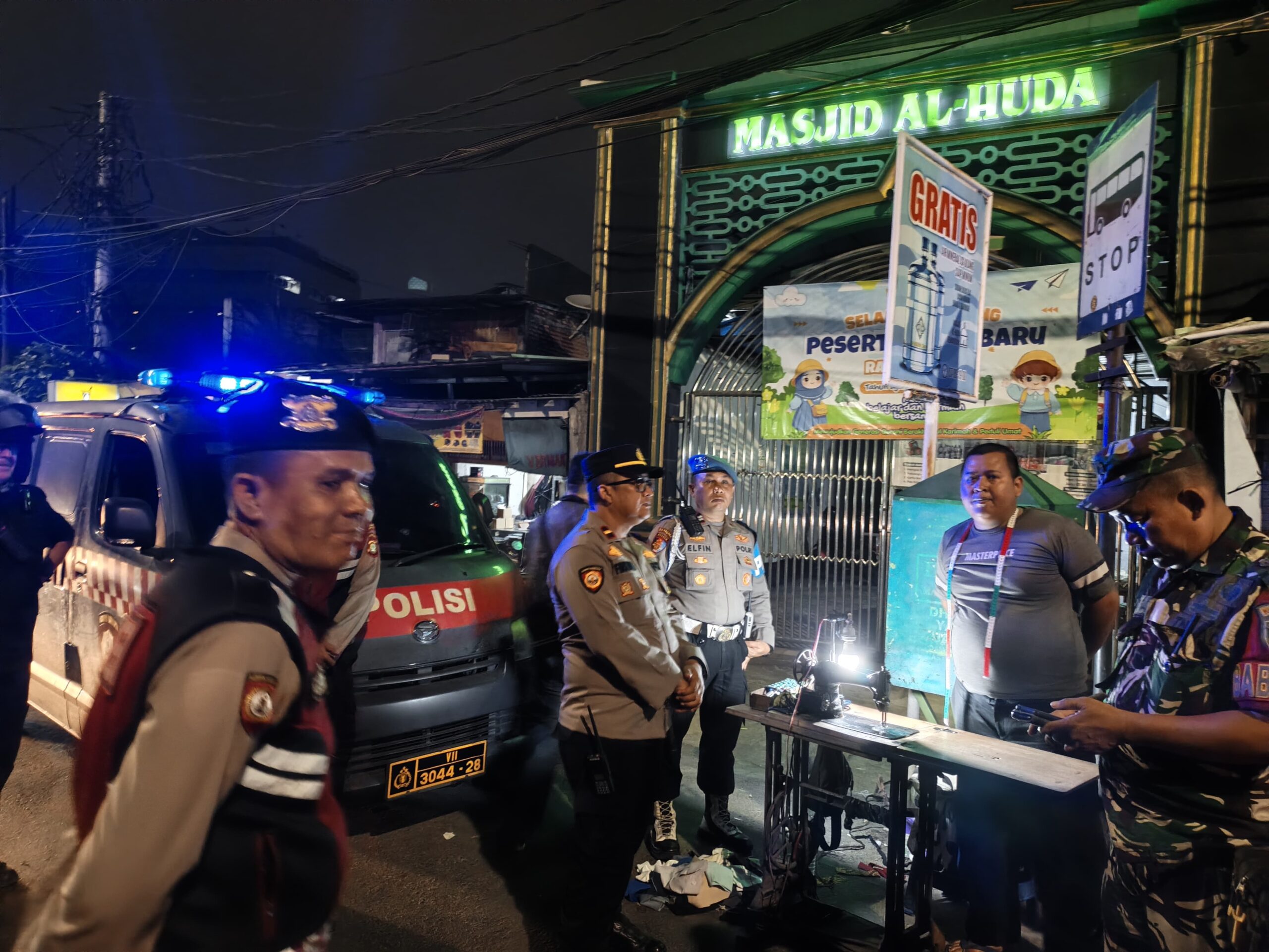 JAGA KONDUSIVITAS WILAYAH, POLSEK KEMAYORAN GELAR OPERASI CIPTA KONDISI DIPIMPIM IPDA FIRMAN MARDIANSYAH