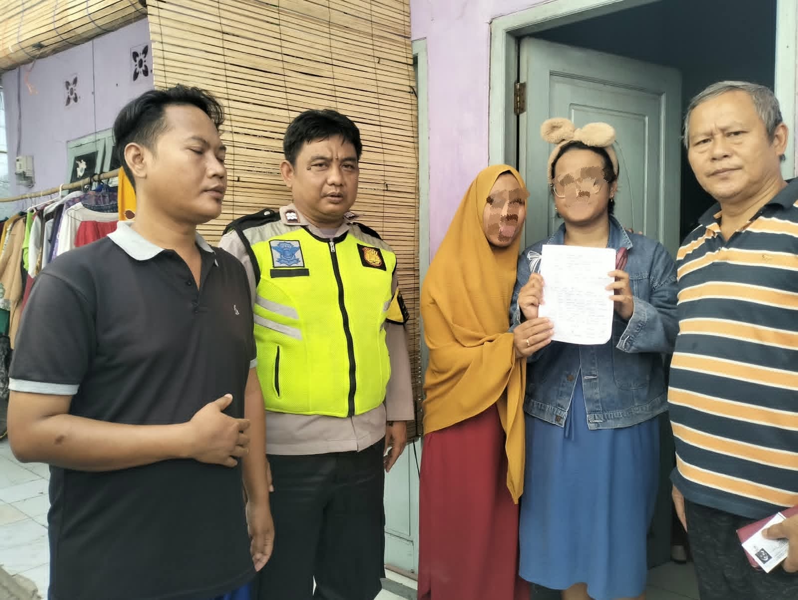 Kesalahpahaman Antar Tetangga Diselesaikan Musyawarah, Bhabinkamtibmas Hadir Jaga Kamtibmas
