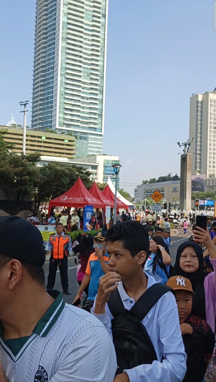 Dishub DKI Bagikan Masker Gratis dan Percepat Penutupan CFD Imbas Abu Vulkanik Anak Krakatau