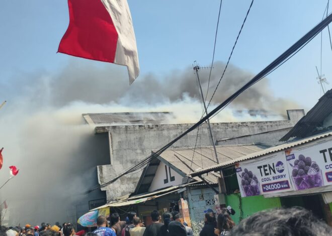 6 Unit Damkar Diterjunkan Padamkan Kebakaran di Rorotan, Jakarta Utara