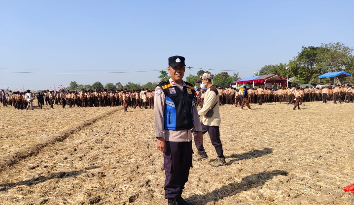 Personel Polsek Klari Laksanakan Pengamanan Kegiatan Pramuka di Lokasi Perkemahan Desa Belendung ‎