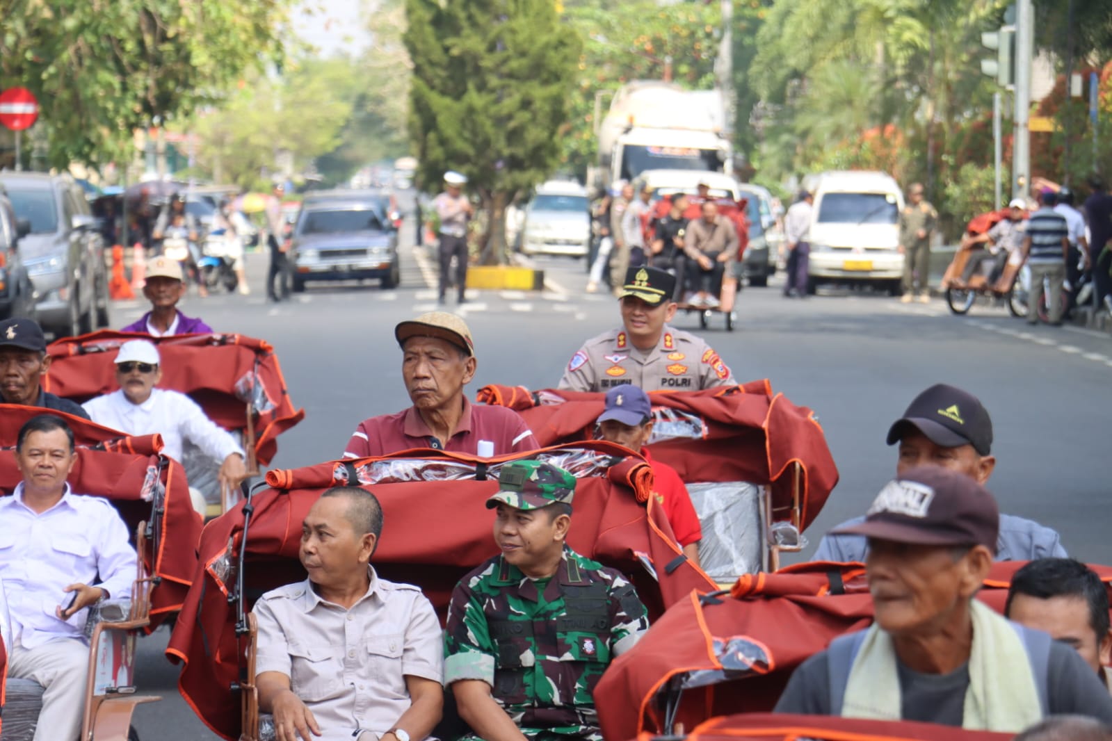 Polres Ciamis Kawal Penyerahan 160 Becak Listrik, Dukung Peningkatan Kesejahteraan Pengemudi