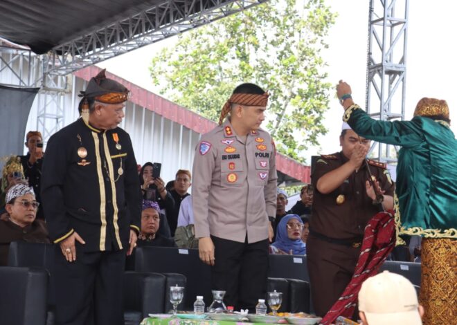 Kapolres Ciamis Hadiri Upacara Adat Nyangku dan Festival Budaya Panjalu, Pastikan Ribuan Peserta Aman dan Kondusif