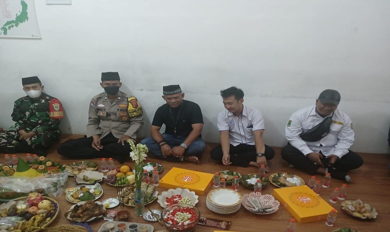 Setahun Berdiri, Bhabinkamtibmas dan Babinsa di Telukjambe Timur Hadiri Selamatan PT Indonesia Jinzai Internasional Karawang