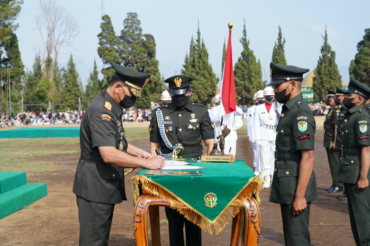 Tutup Pendidikan dan Lantik 1.452 Prajurit Dikmata Infanteri Gelombang II TA 2026, Pangdam III/Slw Sampaikan Pesan Ini