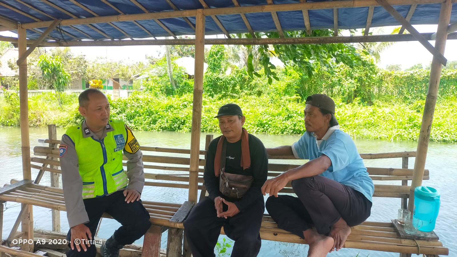 Anggota Polsek Tirtajaya Himbau Masyarakat tentang Bahaya Karhutla dan Kamtibmas