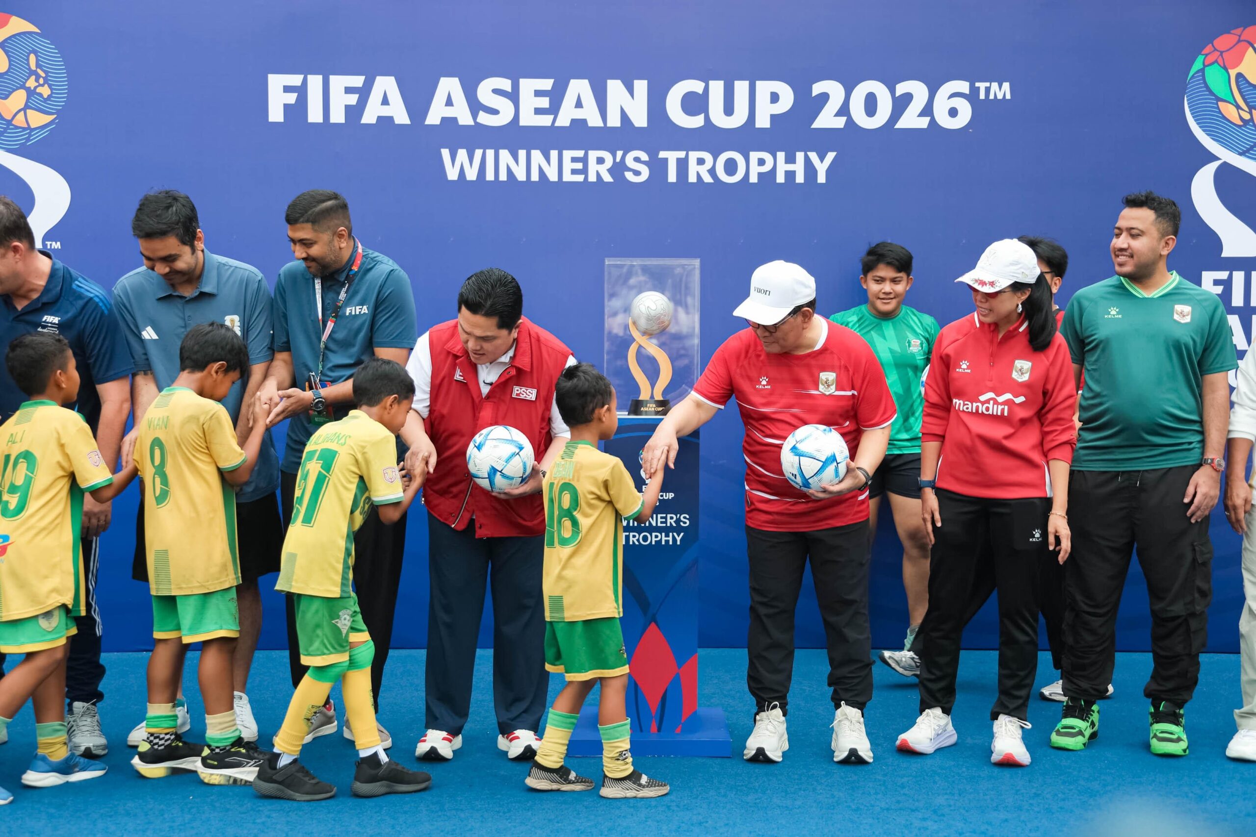 Pamerkan Trofi FIFA ASEAN Cup 2026 di Bundaran HI, Erick Thohir dan Pramono Anung Ajak Masyarakat Sambut Tuan Rumah dengan Antusias