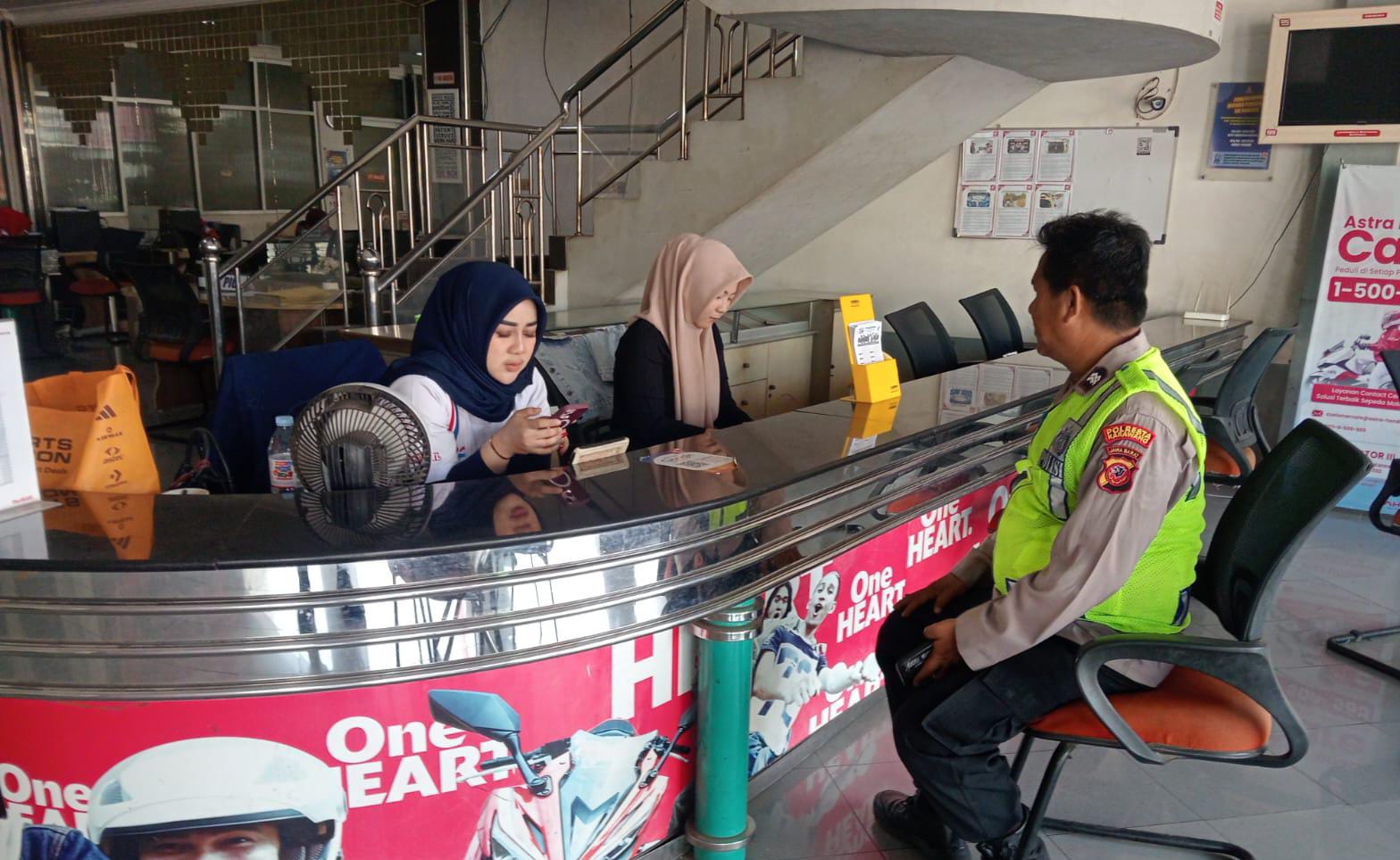 Bhabinkamtibmas Telagasari Ingatkan Warga Bahaya TPPO