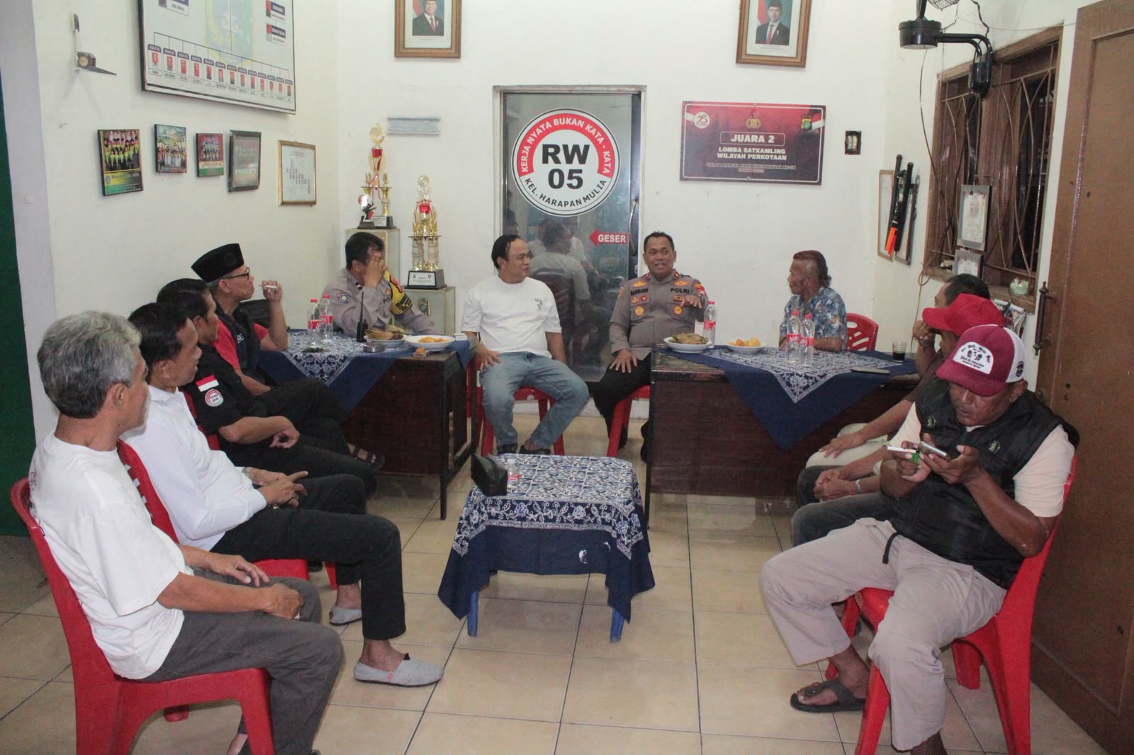 Silaturahmi dengan Ketua RT-RW dan Tokoh Masyarakat, Kapolsek Kemayoran Tampung Keluhan Warga