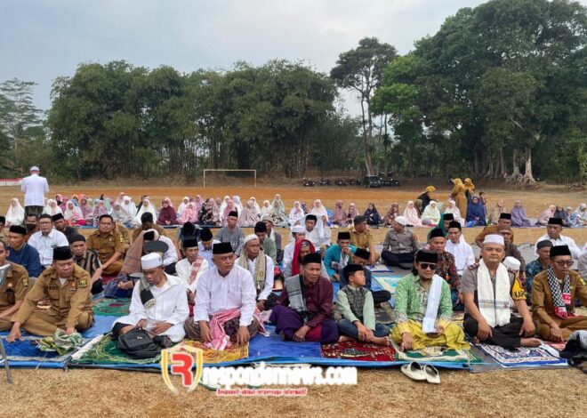 Kemarau Panjang, Kapolsek Gegerbitung Bersama Forkopimcam Dan Warga Gelar Salat Istisqa Di Lapangan Karangjaya