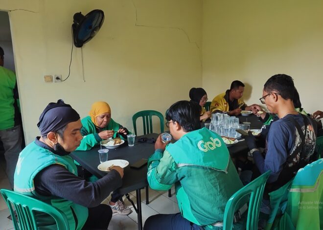 Haris Terharu, Makan Gratis dari Kapolresta Karawang Bantu Pengemudi Ojol