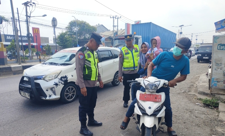 Personil Polsek Klari Teguran Secara Humanis Saat Gelar Razia Kendaraan Yang Melanggar