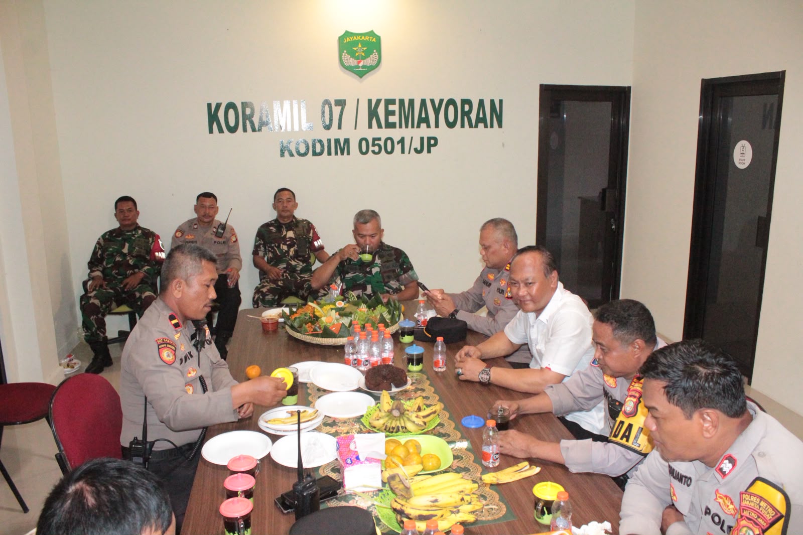 IMG-20261006-WA0057 Hangat dan Penuh Kekeluargaan, Polsek Kemayoran Rayakan HUT ke-81 TNI Bersama Koramil 07
