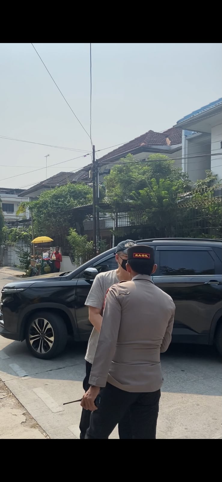IMG-20261009-WA0074 Polisi Bersama Masyarakat, Polsek Kemayoran Antar Warga Yang Merasa Dibuntuti Hingga Ke Rumah